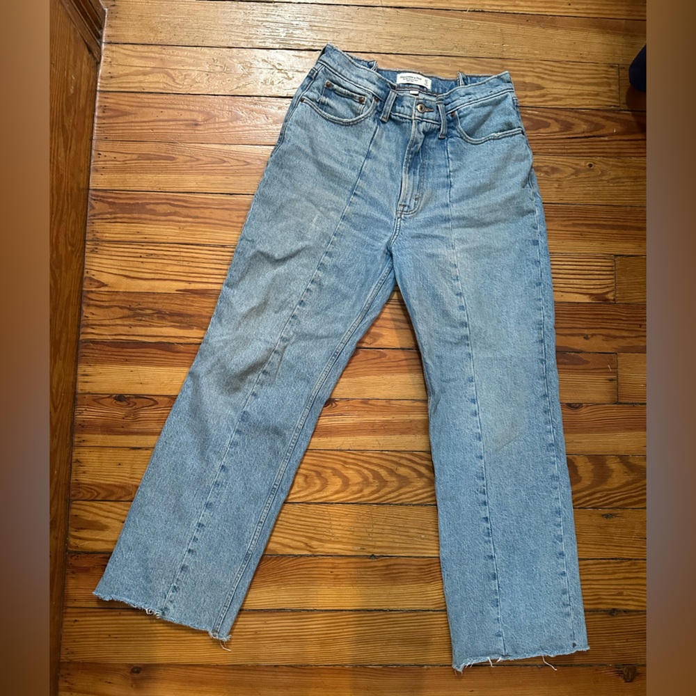 27 Short Abercrombie & Fitch Curve Love The 90s Relaxed Jean High Rise